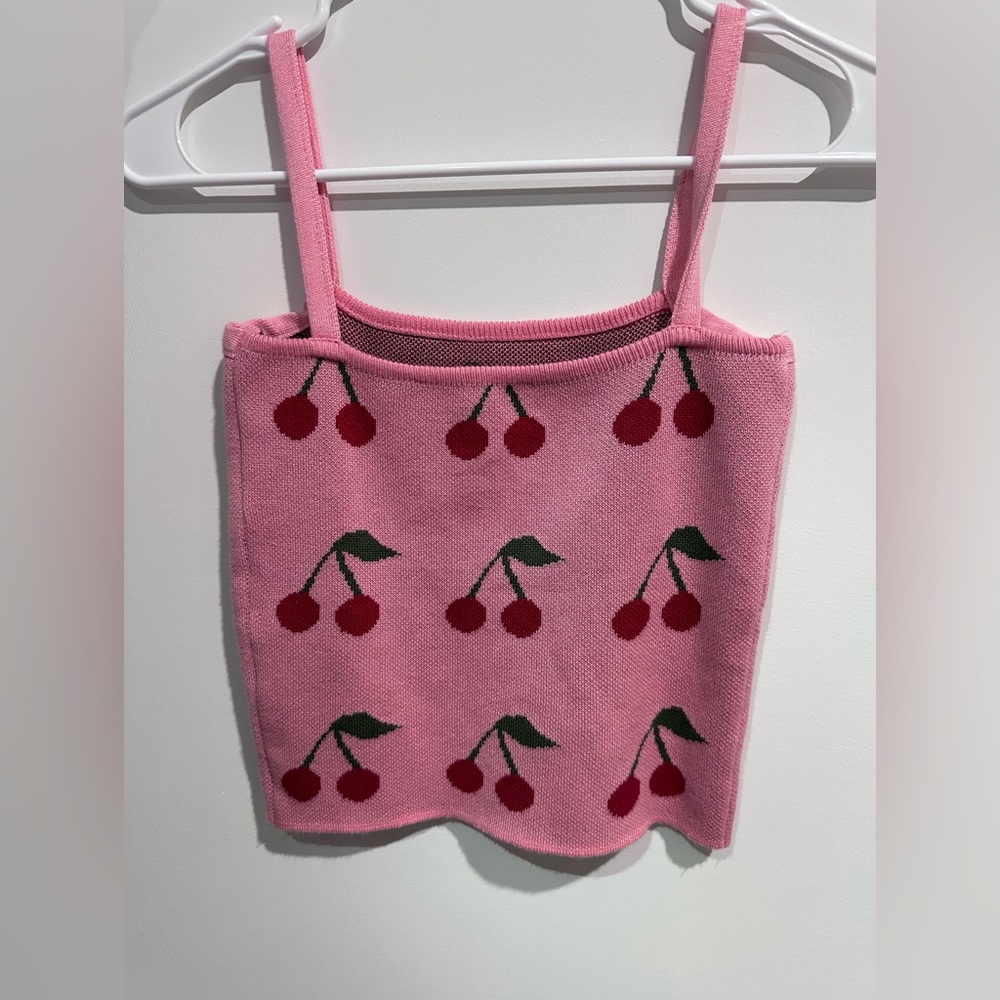 This crop top is suitable for casual dates :) cherry lovers friendly!